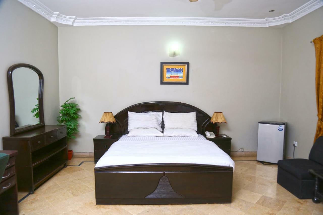 Luxury Inn Karachi Eksteriør billede