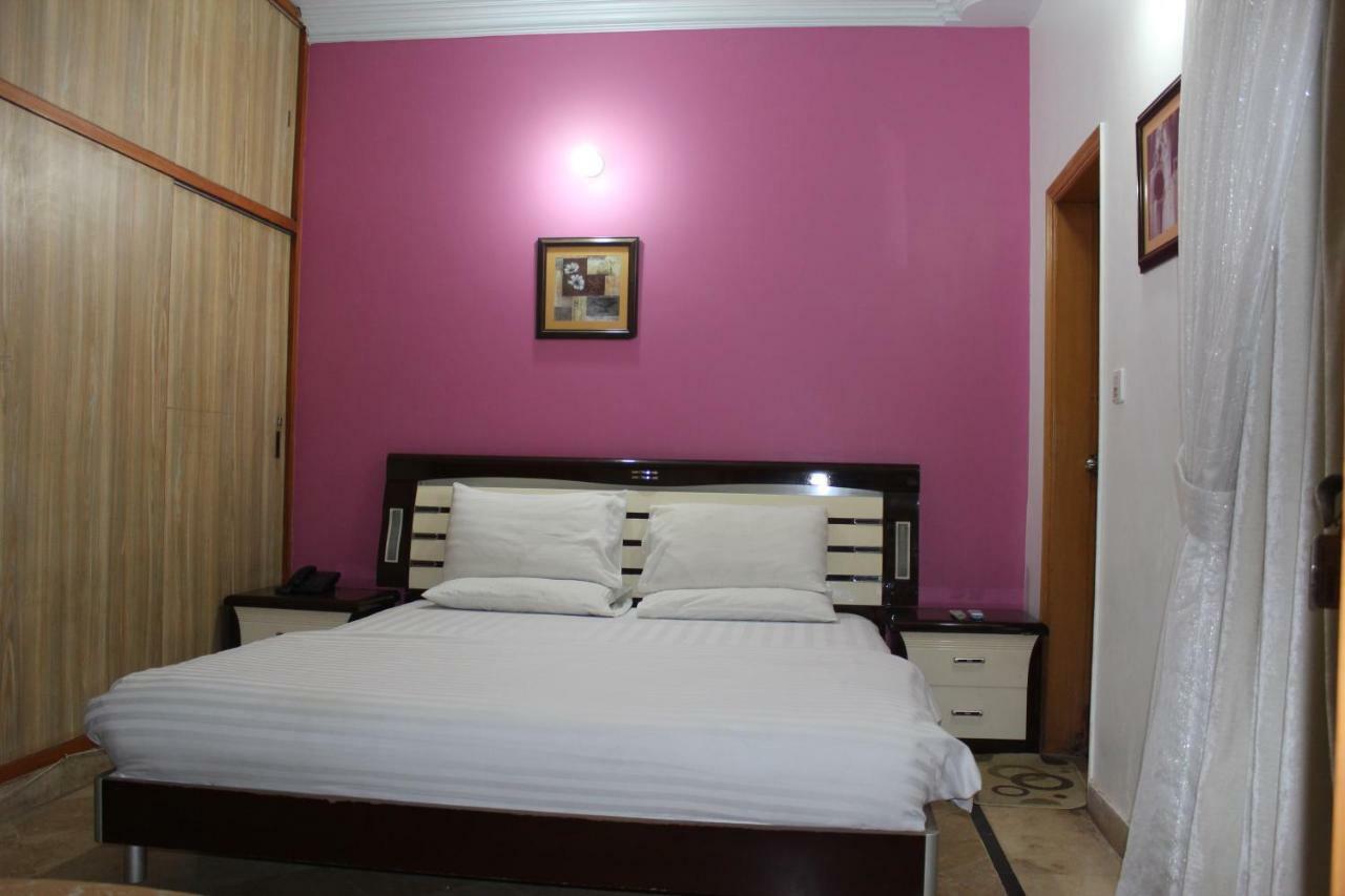 Luxury Inn Karachi Eksteriør billede